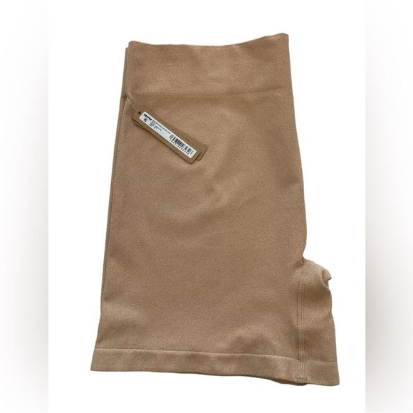 SKIMS SOFT SMOOTHING SEAMLESS LUREX SHORT - Picture 3 of 3
